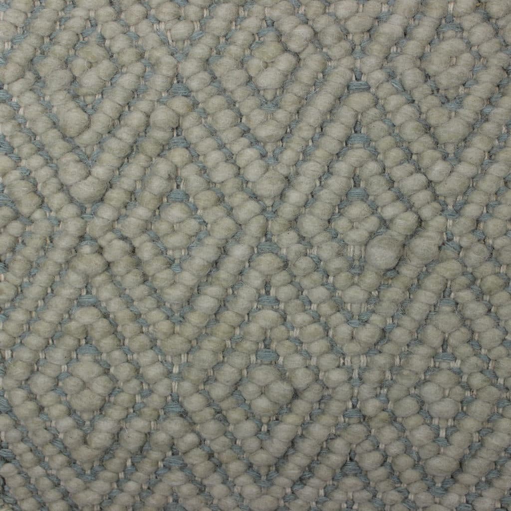 002 | 305